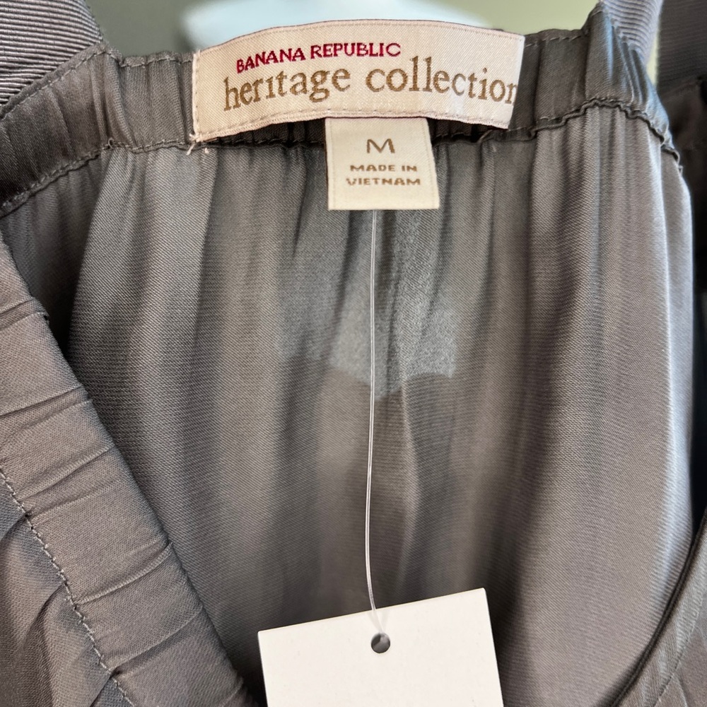 Banana Republic: Heritage Collection Women’s Medium Gray Essential Tank Top - Picture 3 of 3